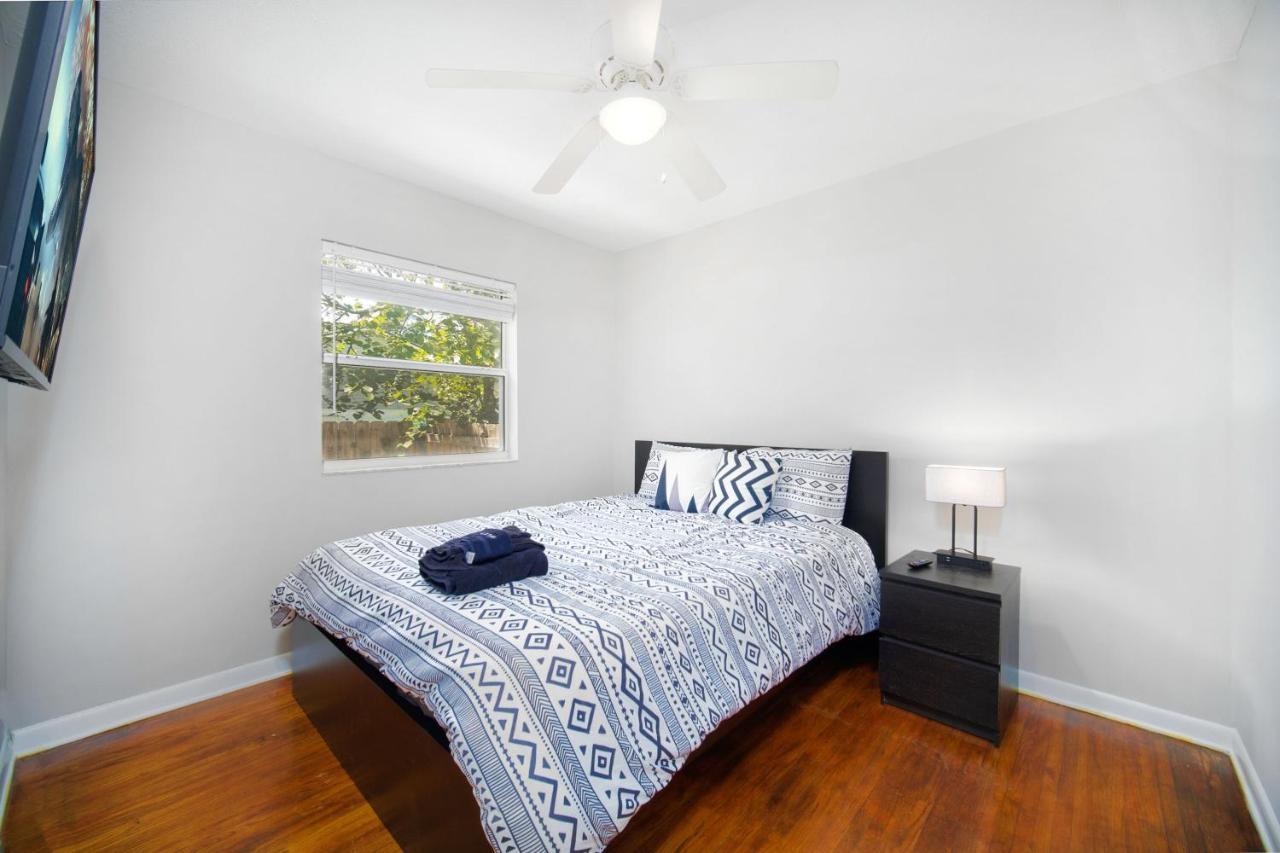 King Bedroom 2Bed1Bath Sleeps 4 Close To Town Center Downtown Beach Mayo Clinic Jacksonville Extérieur photo