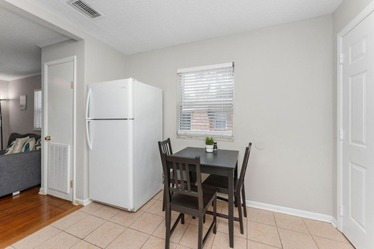 King Bedroom 2Bed1Bath Sleeps 4 Close To Town Center Downtown Beach Mayo Clinic Jacksonville Extérieur photo